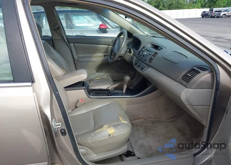 2002 Toyota Camry Le V6 z USA, uszkodzony, nr VIN 4T1BF32K92U034923